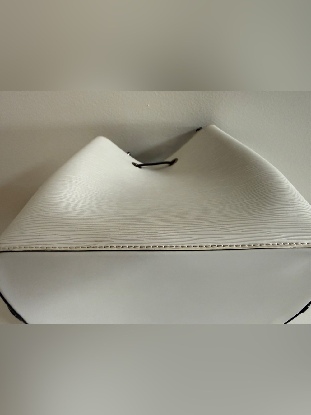 LOUIS VUITTON Epi Leather NeoNoe MM Handbag Bag White/Black - Picture 12 of 15